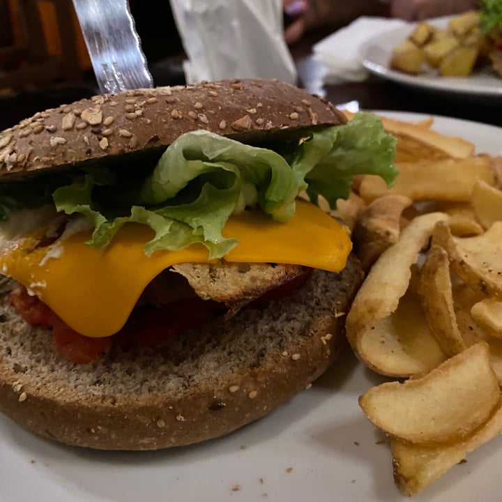 photo of The Millenium Autentico Irish Pub Original Guinness Deluxe burger beyond shared by @animalionline on  04 Aug 2022 - review