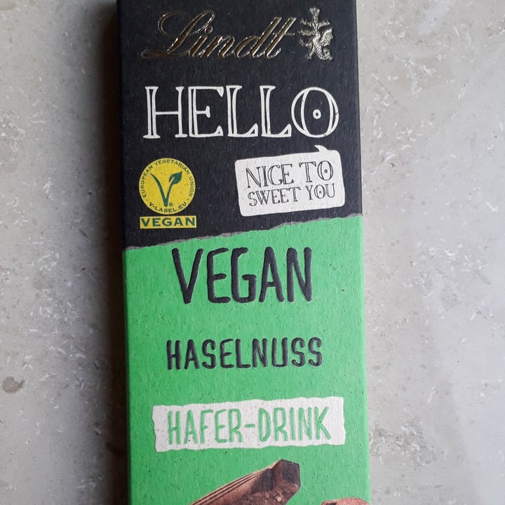 review photo of Lindt Hello Vegan Haselnuss shared by @thevegandonator on 12 Aug 2021 - review