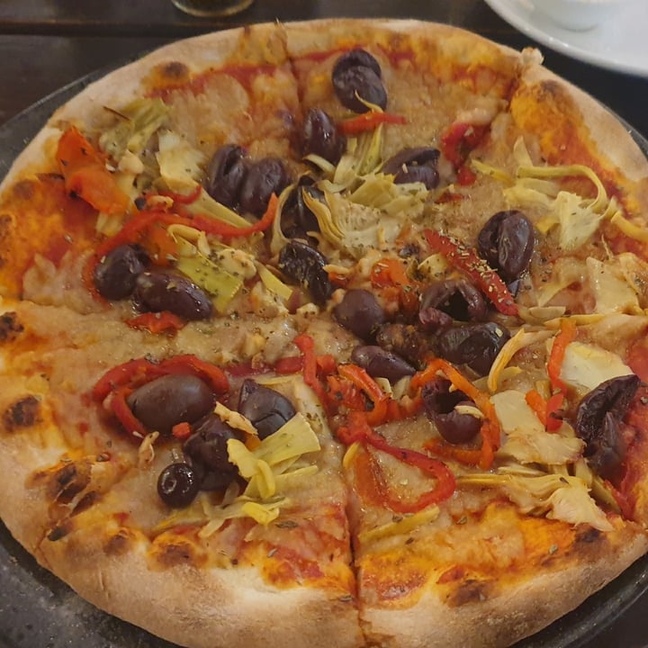 photo of Doppio Zero Bryanston The Vegiterranean Pizza shared by @compassionate1candy on  31 Oct 2020 - review