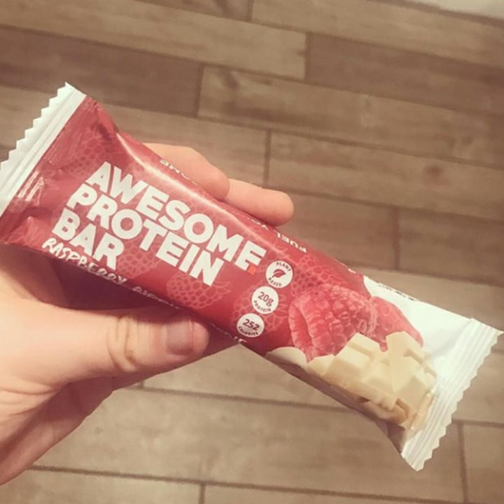review photo of Awsome Supplements Protein bar. Raspberry ripple blondie shared by @samanthaberries on 05 Jan 2021 - review