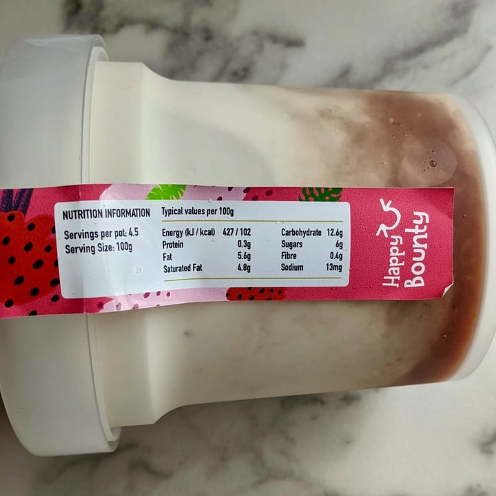 photo of Happy Bounty Coconut Strawberry Yoghurt shared by @xinru-t on  05 Oct 2022 - review