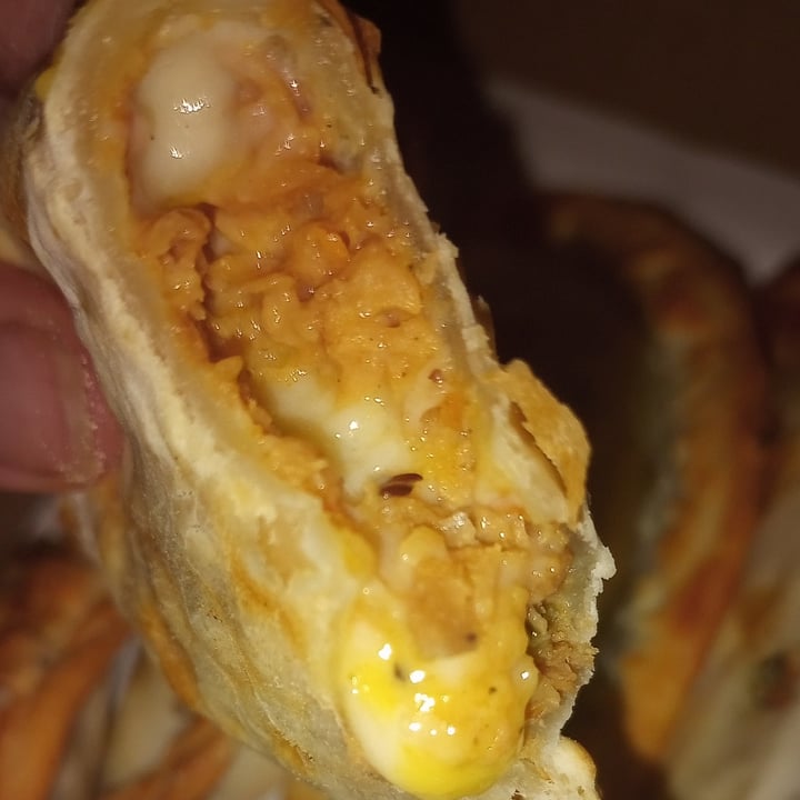 photo of Empanadas de 10 empanada sabor hamburguesa vegana shared by @lourmarzi on  27 Aug 2021 - review