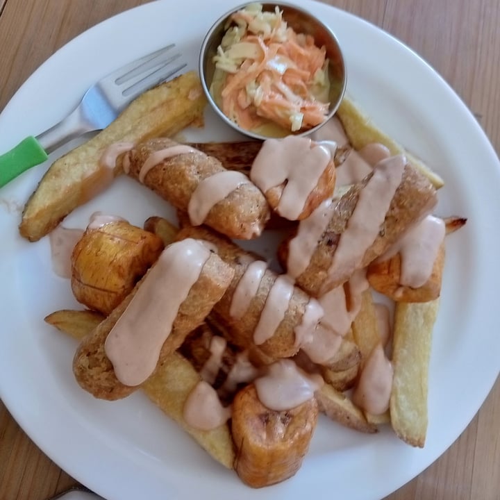 photo of Lupito Cocina Vegana nuggets de Garbanzo,Con Papas Fritas Y Postre Frito shared by @alizee-two on  25 May 2022 - review