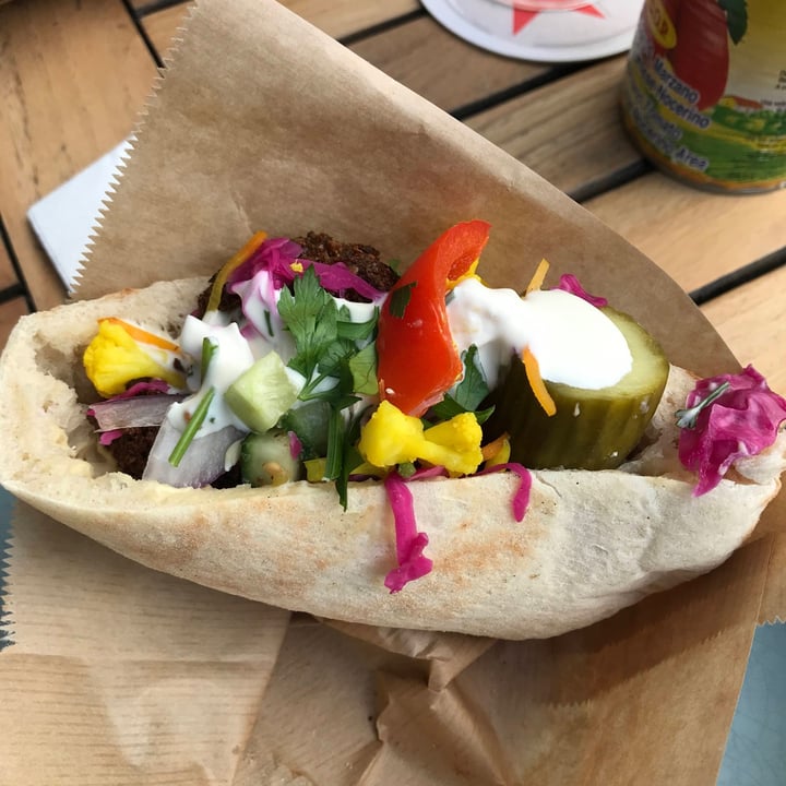 review photo of Café Martinot Humus Sandwich shared by @julieschvartz on 26 Apr 2022 - review