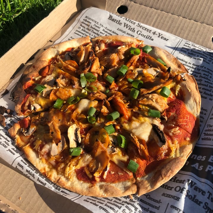 review photo of Vegan Streetfood Deli - Obs Sticky Asian BBQ Chick'n Pizza shared by @lankyveggy on 20 Oct 2021 - review