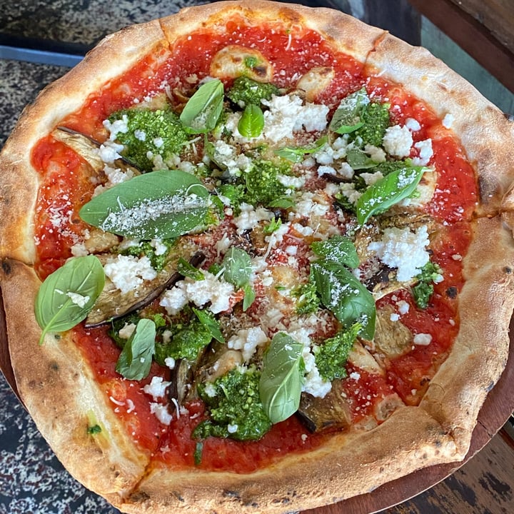 photo of Gigi's Pizzeria Melanzane pizza shared by @blacklilyleaf on  09 Jun 2021 - review