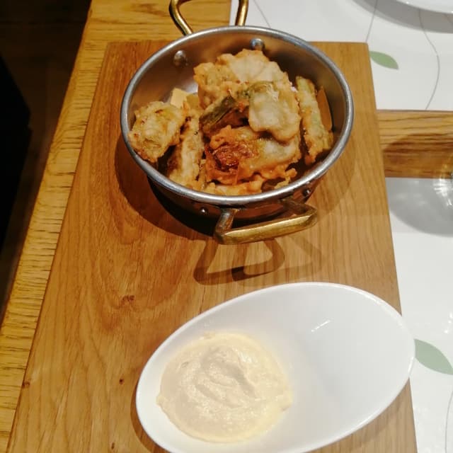 Photo of the dish “Carciofi croccanti in tempura con salsa stonnata”