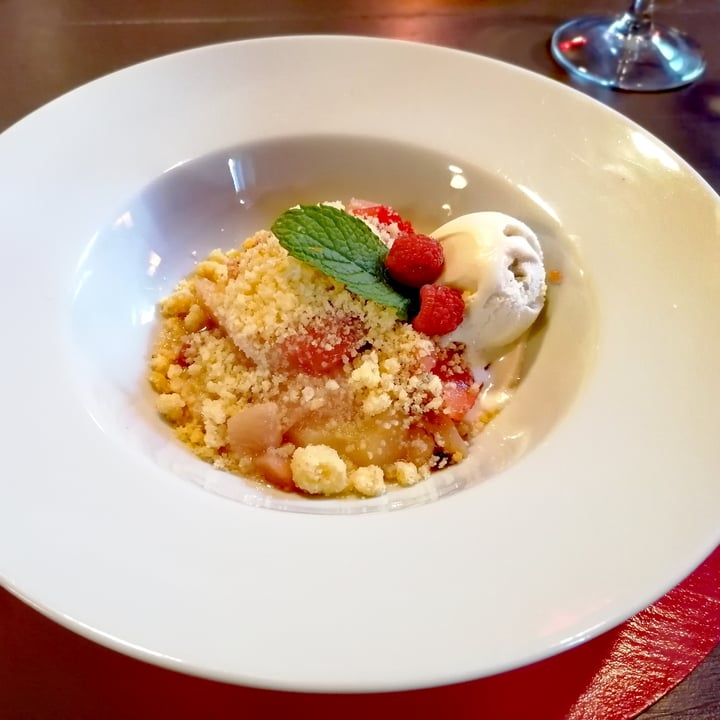 review photo of Hervor e Fervor Crumble de mazá, froitos vermellos e xeado shared by @carricanta on 04 Sep 2021 - review