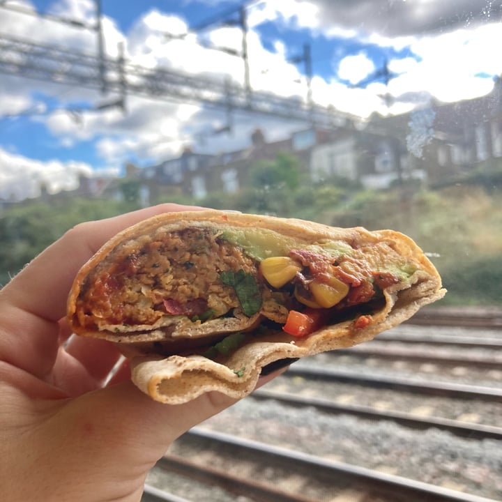 photo of Pret A Manger Avocado Falafel Flatbread shared by @asiayportia on  03 Oct 2021 - review
