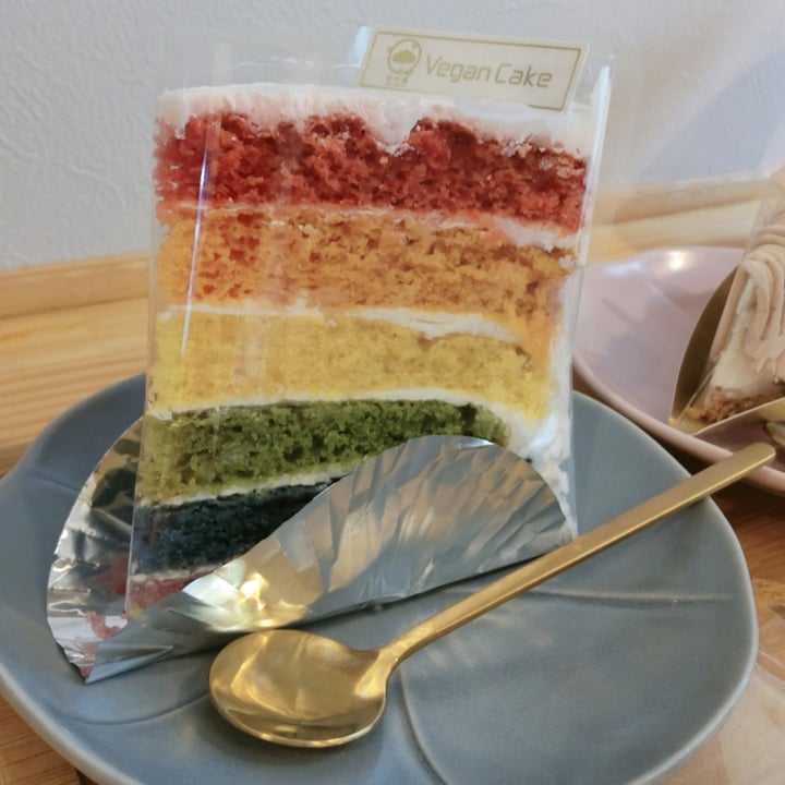 review photo of Shochikuen Cafe Rainbow cake shared by @totsuki on 27 Mar 2022 - review