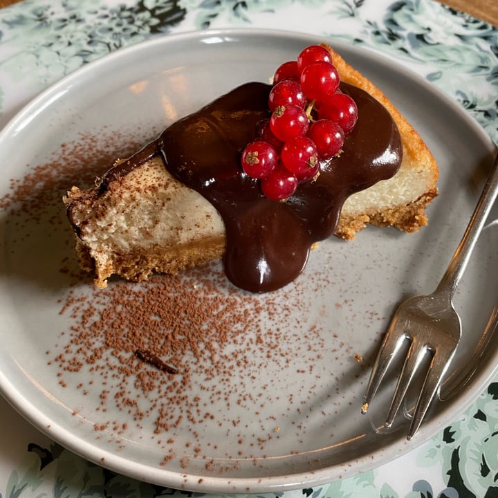 photo of L'OV Osteria Vegetariana Cheesecake al cioccolato shared by @maliga on  15 Mar 2022 - review
