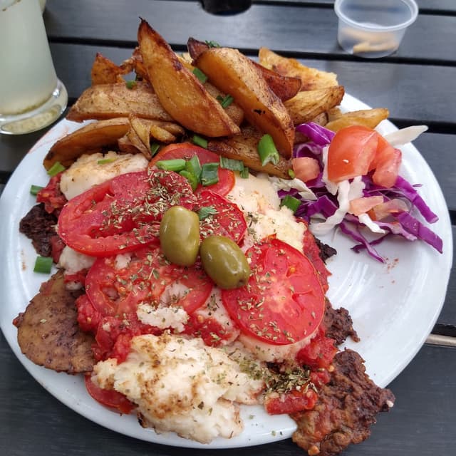 Foto do prato “matambrito de seitan con papas rusticas”