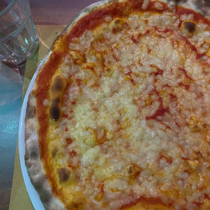 photo of Pizzeria Frontoni Margherita Vegan shared by @ludovicaa13 on  25 Apr 2022 - review