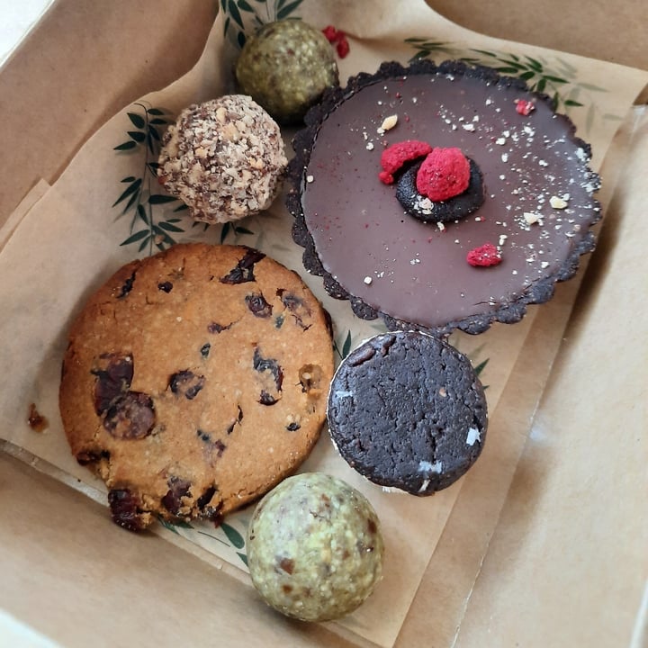 review photo of Green & Berry Raw Protein Ball shared by @awafuro on 15 May 2020 - review