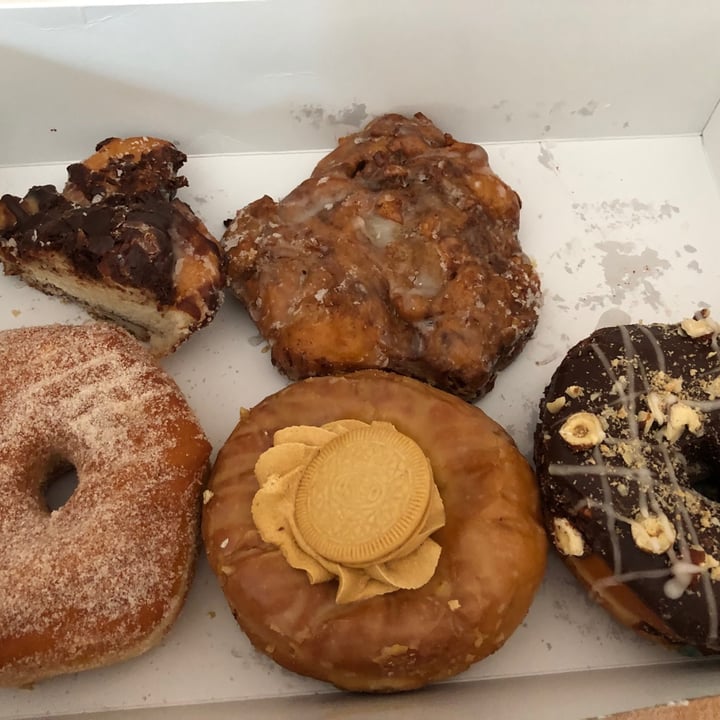 photo of MACHINO DONUTS Apple Fritters shared by @helloitsme on  28 Aug 2021 - review