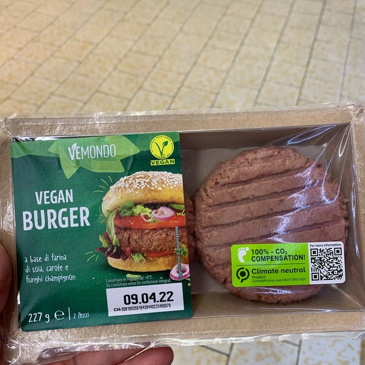 review photo of Vemondo Vegan Burger a base di farina di soia, carote e funghi champignon shared by @martaspiniella on 10 Apr 2022 - review