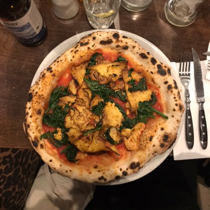 photo of La Stella Nera Pizza Spinaci Rossa shared by @aurorac on  03 Dec 2021 - review