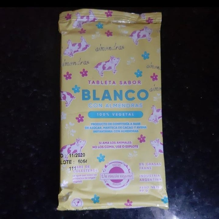 photo of Un Rincón Vegano Tableta sabor Blanco con Almendras shared by @cintiachacon on  05 Jul 2020 - review