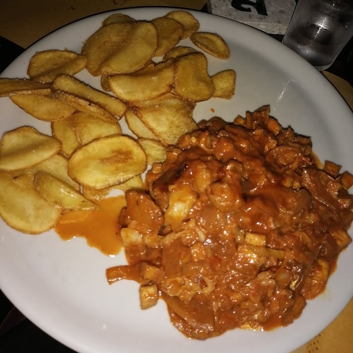photo of Australian Pub Ned Kelly Tofu piccante al curry con patate fritte shared by @sarotula on  20 Oct 2022 - review