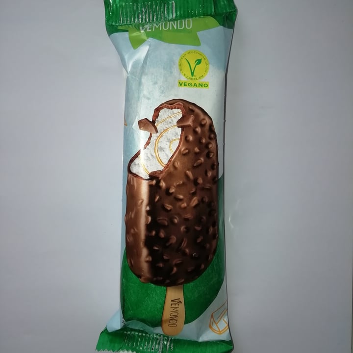 photo of Vemondo Vegan Ice Dessert Coconut & Caramel with chocolate shared by @tsarinaveg on  15 Jun 2022 - review