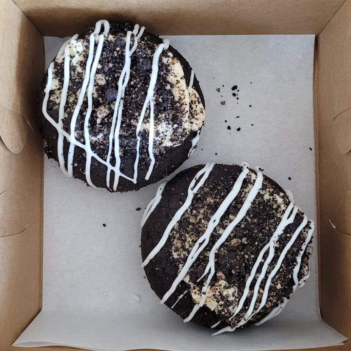 photo of Beacon Doughnuts Cookies & Cream shared by @yourfriendjen on  26 Feb 2022 - review