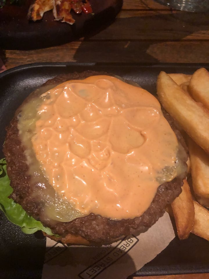 photo of Bread Street Kitchen Singapore Impossible burger shared by @chrishineerita on  14 Jul 2019 - review