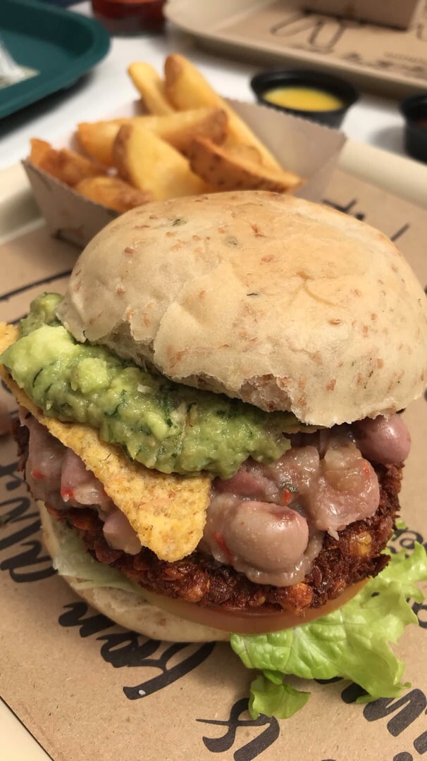 review photo of Caballete & Berenjena Vegan Food Hamburguesa Veg-Mex shared by @angelicarsolarte on 20 Aug 2019 - review