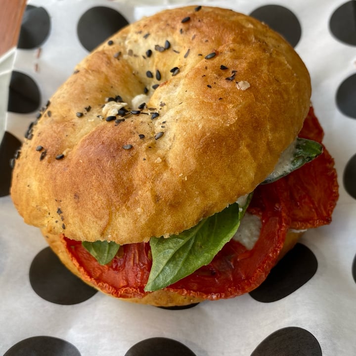review photo of Serena Morena Bagel Caprese shared by @limonce11o on 19 Nov 2022 - review