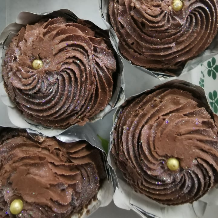 photo of Dolce Bakery Chocolate Cupcake shared by @veganpower001 on  16 Jun 2020 - review