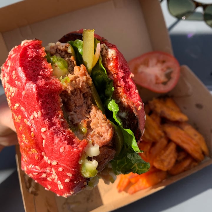 review photo of Lisica Cafe Beyond Meat Cheeseburger shared by @justines01 on 15 Aug 2020 - review