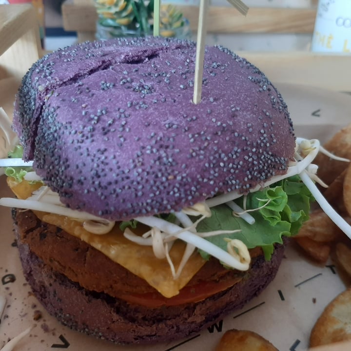 photo of Flower Burger Flower Burger shared by @isa96 on  12 Jun 2022 - review