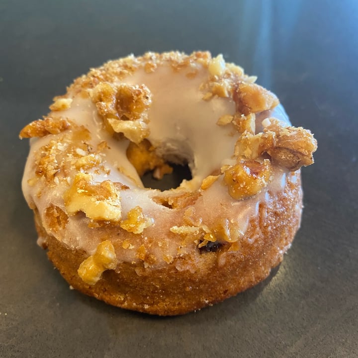 photo of Tori's Bakeshop Carrot Cake Doughnut shared by @blsnew on  30 Apr 2022 - review