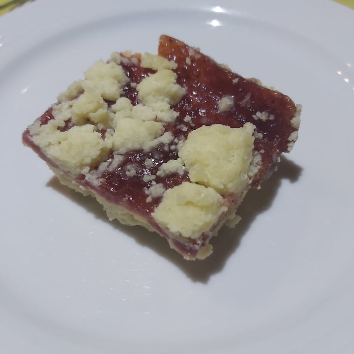 photo of Yum Baker Strawberry Shortbread Bars shared by @hayleycoop on  03 Aug 2021 - review
