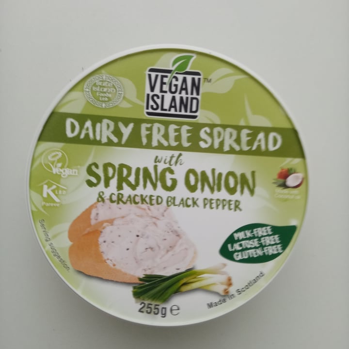 photo of Bute Island Foods Dairy free spread with spring onion and black pepper shared by @aruchimenti on  16 Aug 2021 - review