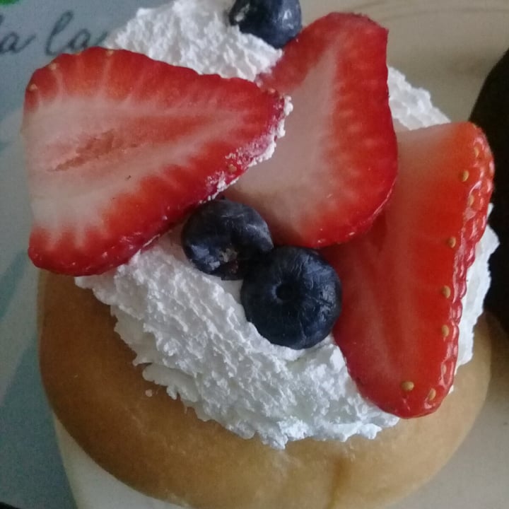 review photo of Sablée Vegana Dona De Crema Y Frutillas shared by @hcjulieta on 28 Aug 2020 - review