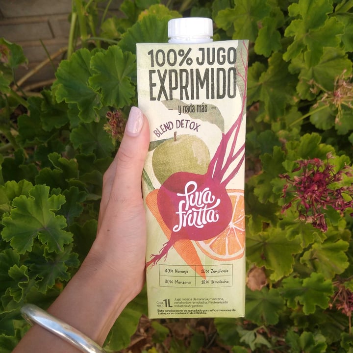 photo of Pura frutta Jugo Exprimido de Naranja del Paraná shared by @lusassia on  03 Jan 2022 - review