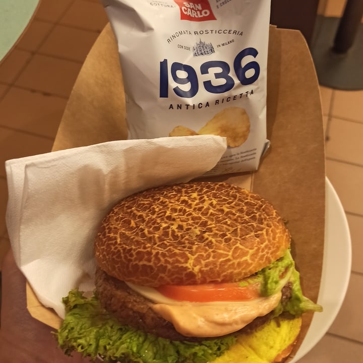 review photo of Autogrill Campiolo Ovest WOW BURGER shared by @savisara8 on 12 Mar 2022 - review