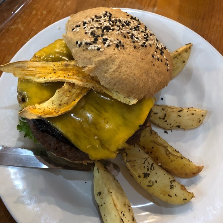 review photo of Bennigan's Hamburguesa bbq vegana shared by @babyvegannn on 17 Aug 2022 - review