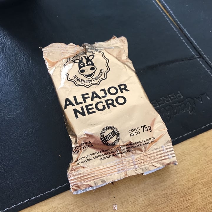 photo of Felices Las Vacas Alfajor Negro shared by @truman77 on  26 Apr 2020 - review