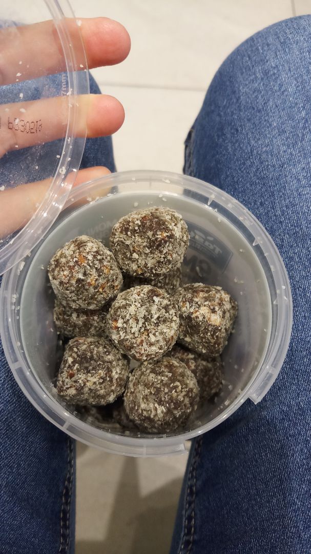 photo of Tasti Almond and Cashew Smooshed Wholefood Balls shared by @zoebelle2504 on  24 Oct 2019 - review