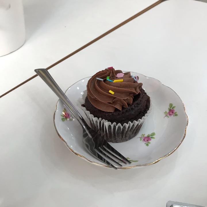 photo of Vida Bakery chocolate cupcake shared by @arenavegan on  17 Dec 2022 - review