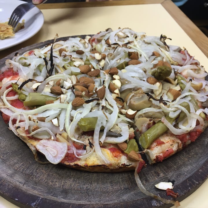 photo of Pizzería Güerrin Pizza Champiñones (Potobelo, nueces y espárragos) shared by @lauchis on  26 Mar 2021 - review