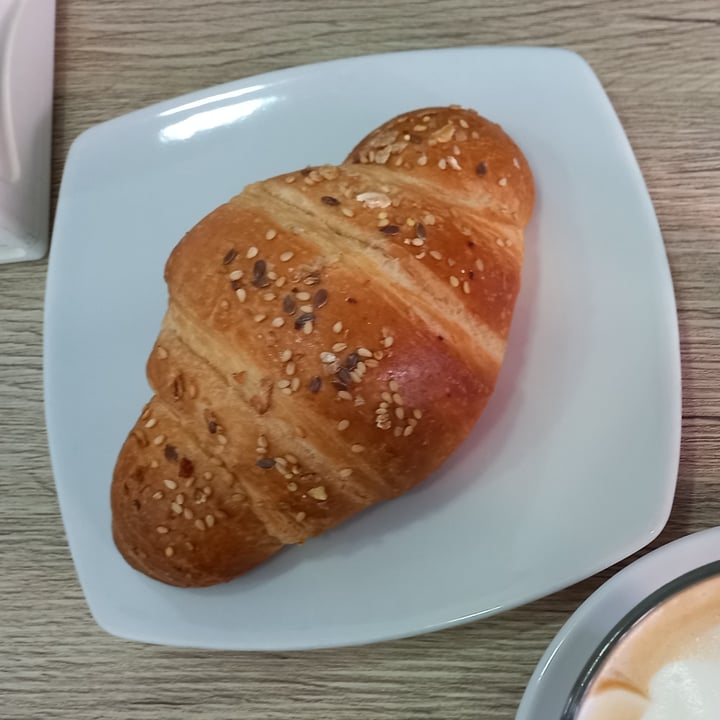 review photo of Pascoli 27 cafè bistrot Cornetto all'arancia shared by @ollivia on 07 Jul 2022 - review