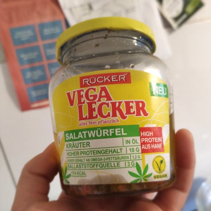 photo of Rücker Vega Lecker Salatwürfel Kräuter shared by @annegrete on  30 Aug 2021 - review