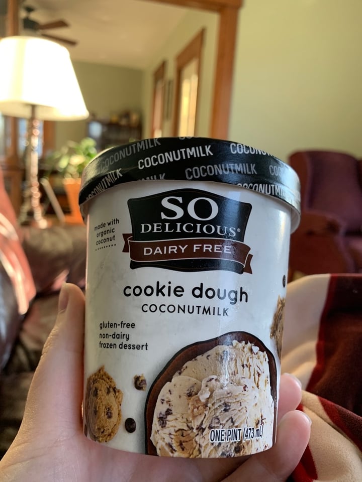 photo of So Delicious Dairy Free Cookie Dough Coconutmilk Frozen Dessert shared by @sarahmarie508 on  19 Apr 2020 - review