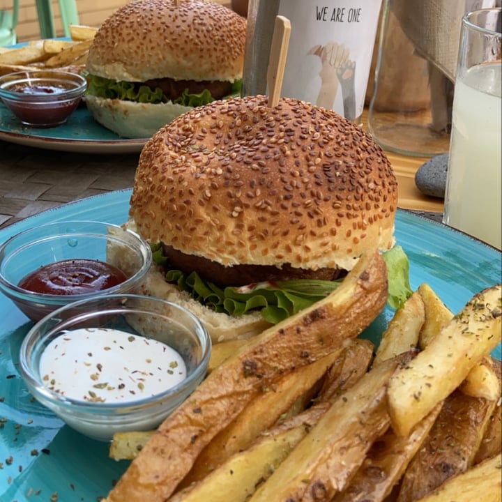 photo of Mundo Vegan Be Kind Burger shared by @giovana on  14 Aug 2020 - review