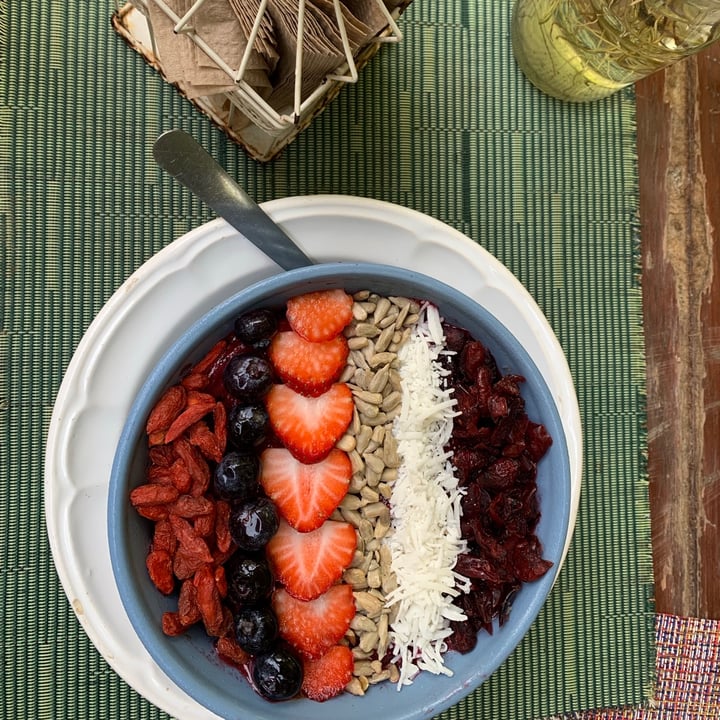photo of Sirena Morena Red Smoothie Bowl shared by @scarlettvegana on  03 Sep 2021 - review