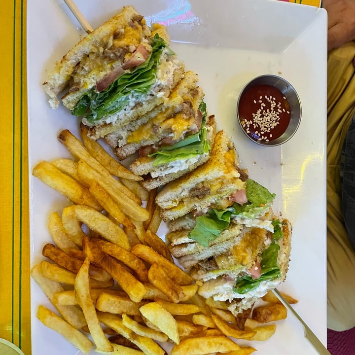 photo of Freedom Cakes Sándwich Club shared by @miguelangelgc82 on  20 Aug 2022 - review