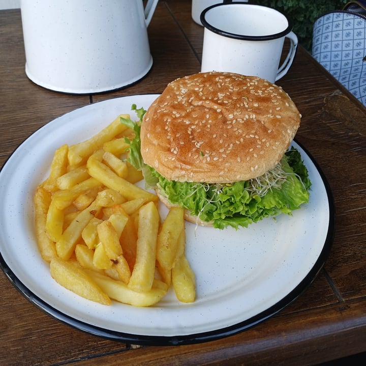 photo of Gastronomía Nueve y 45 Phoenix hamburguesa shared by @suxyara on  28 Feb 2022 - review