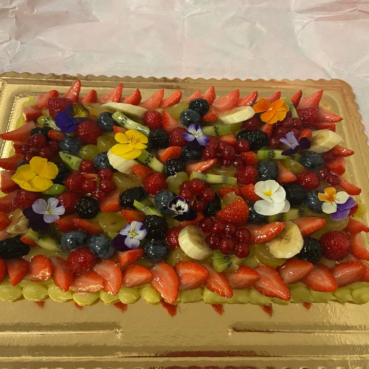 photo of Pastry by Angelo Crostata con la frutta Vegan shared by @chiacampo on  16 Mar 2022 - review